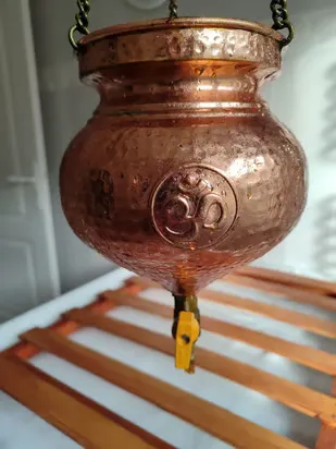 Pot Shirodhara en cuivre